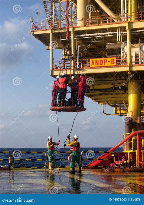 What Does an Oil Platform Worker Do?