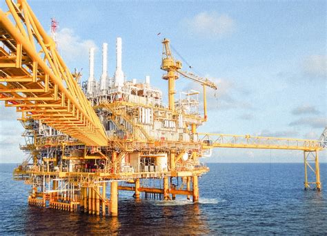 What Does an Oil Rig Nurse Do?