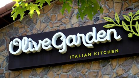 What Does an Olive Garden Employee Do?