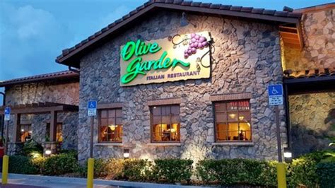 What Does an Olive Garden Manager Do?