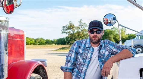 What Does an Owner-Operator Truck Driver Do?